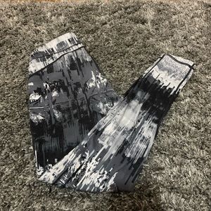 Reebok Pants & Jumpsuits - Reebok Printed Leggings Reebok Pants & Jumpsuits - Reebok Printed Leggings